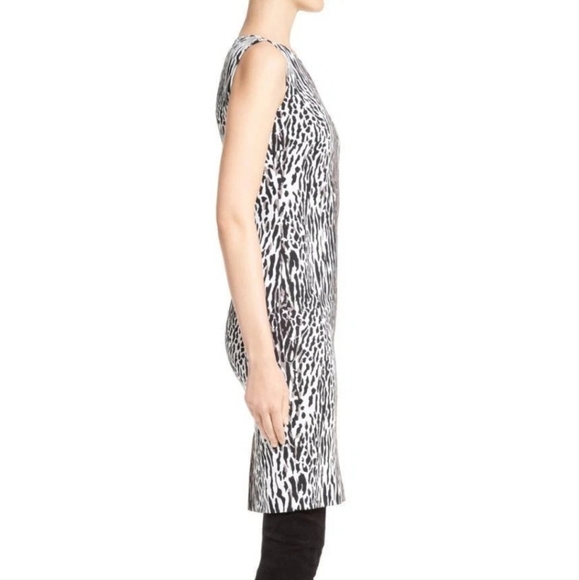 St. John Size 2‎ Black White Leopard Jacquard Sheath Dress | Like New - Picture 4 of 16